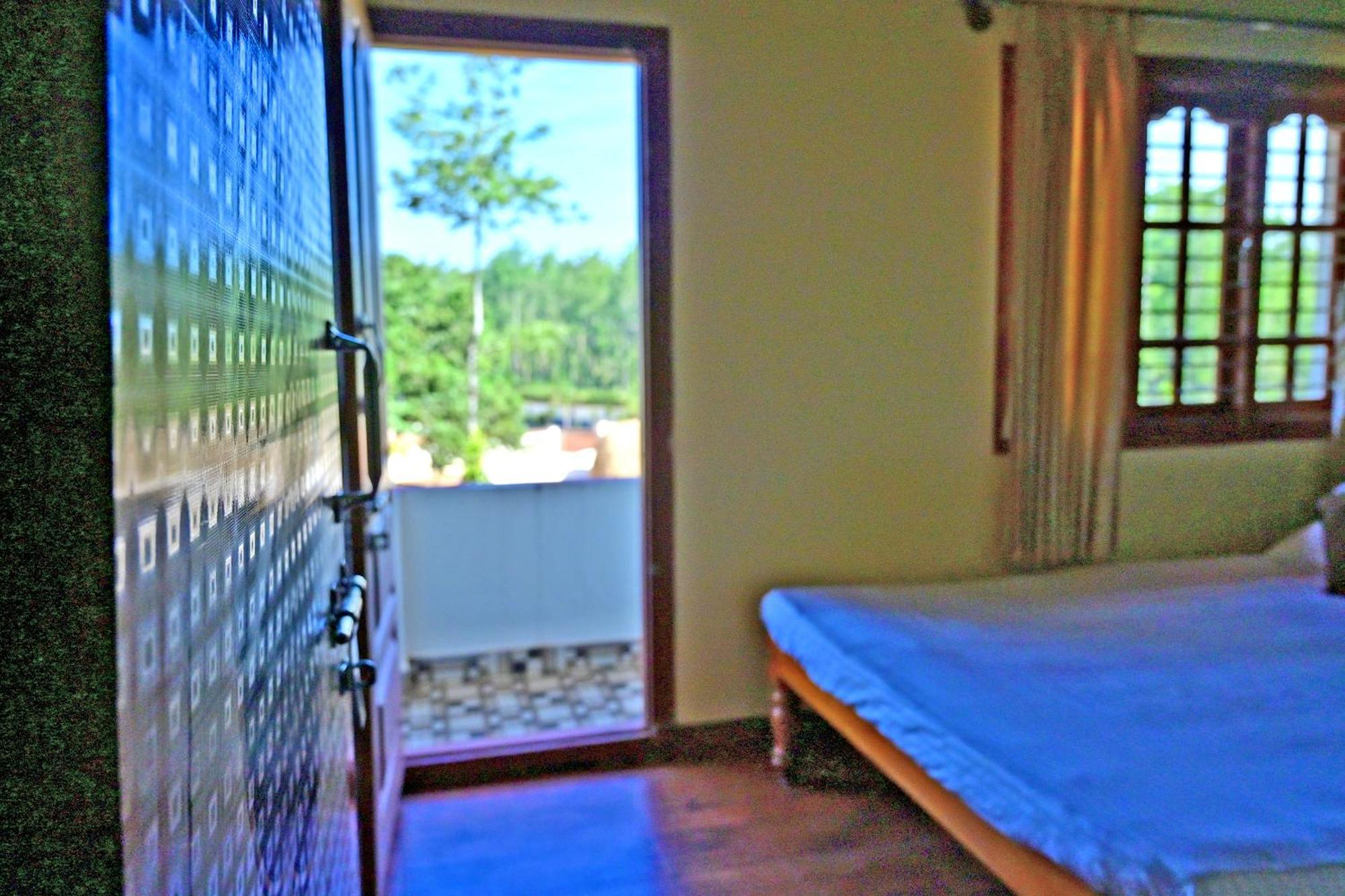 Hulihara Homestay - Full Villa, Coffee Estate & Balcony View Sakleshpur Exteriör bild
