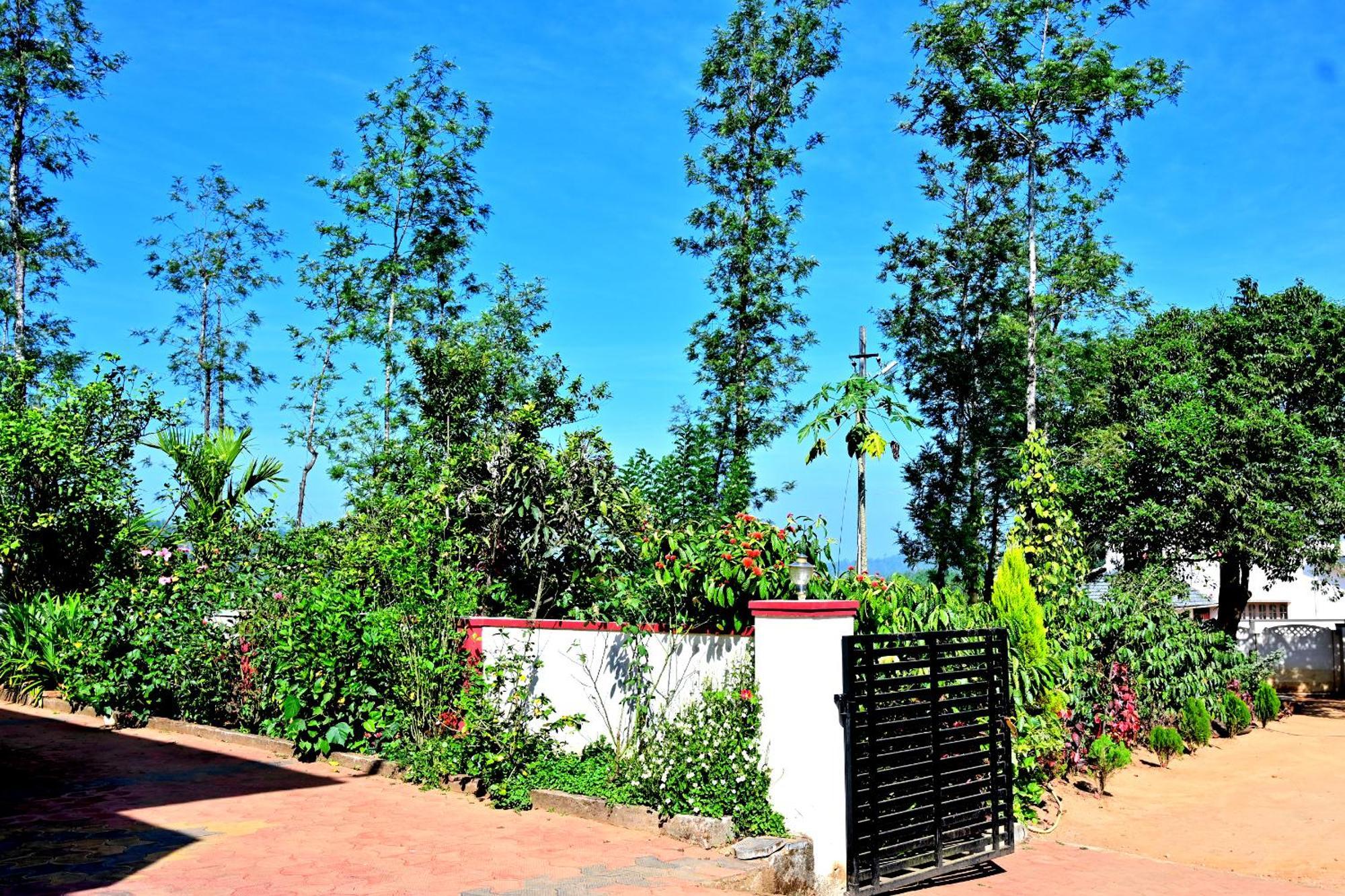 Hulihara Homestay - Full Villa, Coffee Estate & Balcony View Sakleshpur Exteriör bild