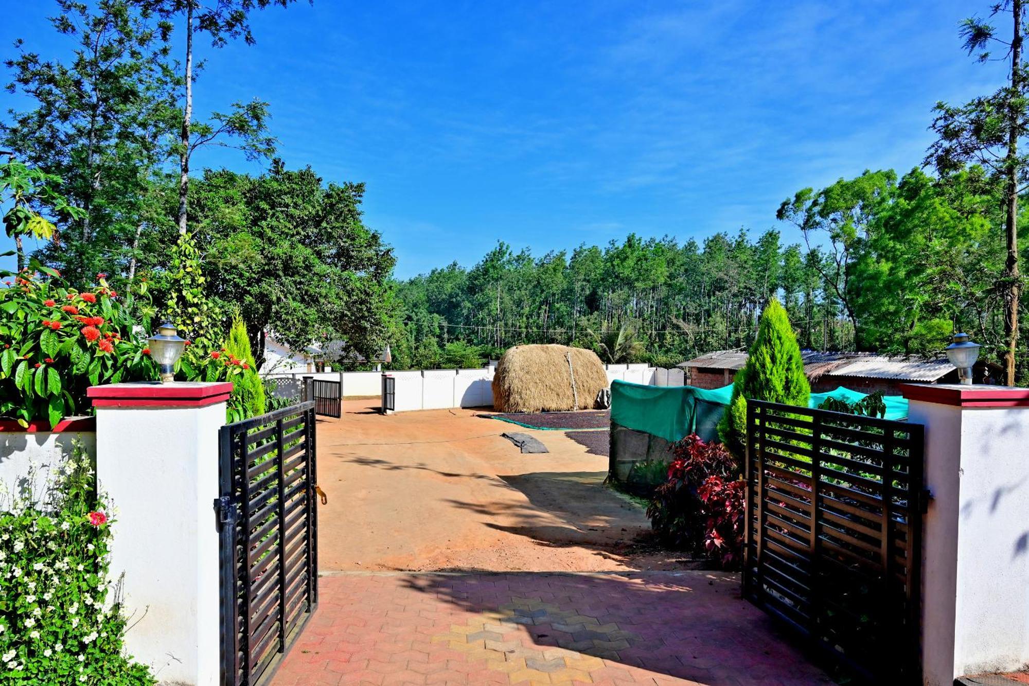 Hulihara Homestay - Full Villa, Coffee Estate & Balcony View Sakleshpur Exteriör bild