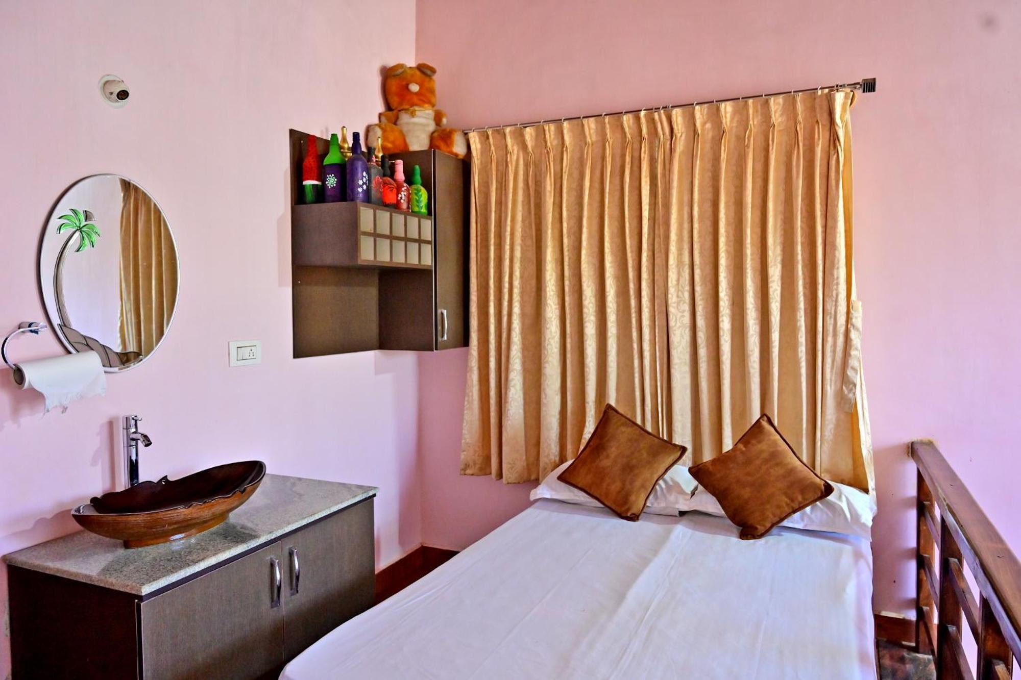 Hulihara Homestay - Full Villa, Coffee Estate & Balcony View Sakleshpur Exteriör bild